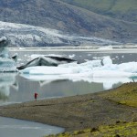 ISLANDIA. Al lago Jökulsarlon van a parar trozos de hielo del Vatnajökull