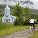 ISLANDIA. Iglesia en la localidad de Seyðisfjörður