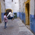 ESSAOUIRA. Niñas jugando en la medina