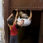 TÁNGER. Niños en la medina